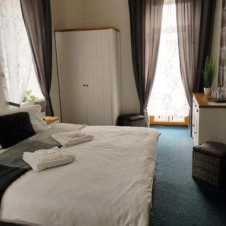 Hotel Camelot Tisa Exterior photo